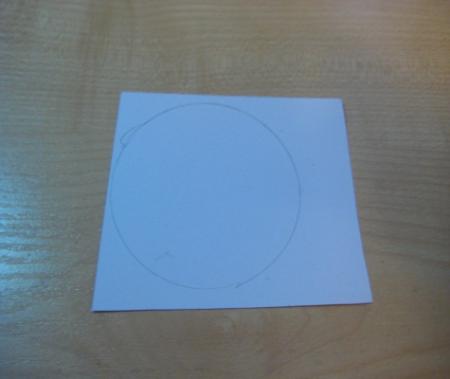 На белой бумаге рисуем круг На белой бумаге рисуем круг